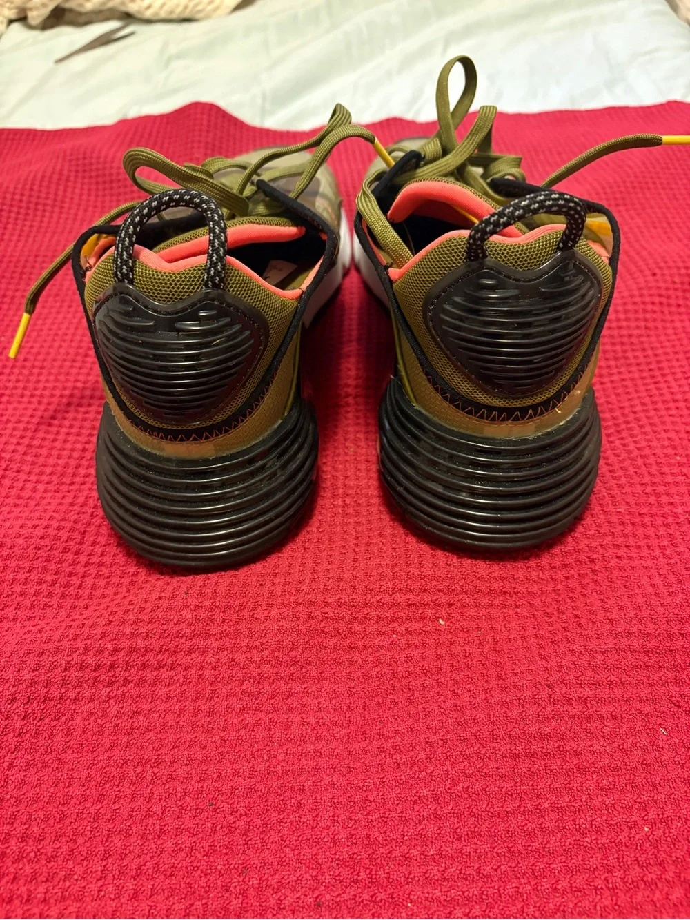 NWOT Nike Air Max 2090 (DC1875-300) ‘Olive Flak’  Women’s 8